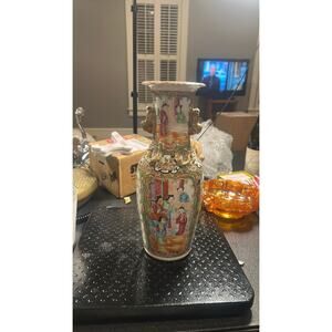 Chinese Rose Medallion Vase